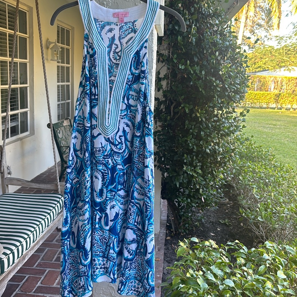 Lilly Pulitzer sleeves sling dress
Blues white, and teal.extra large